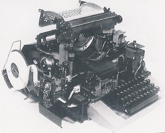 Fernschreibmaschine T63SU13 für wahlweisen Betrieb mit lateinischen oder kyrillischen Schriftzeichen